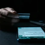 Celular com mensagem de golpe de empréstimo para negativado no WhatsApp e cartão de crédito